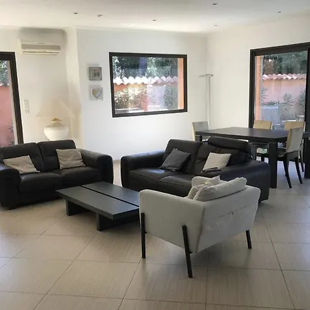 Contemporaine Avec Piscine Frejus