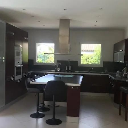 Villa Contemporaine Avec Piscine *