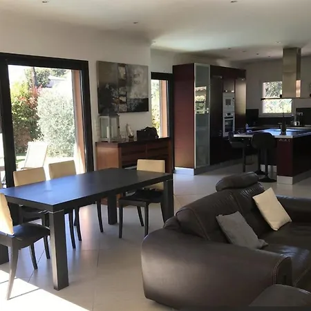 Contemporaine Avec Piscine